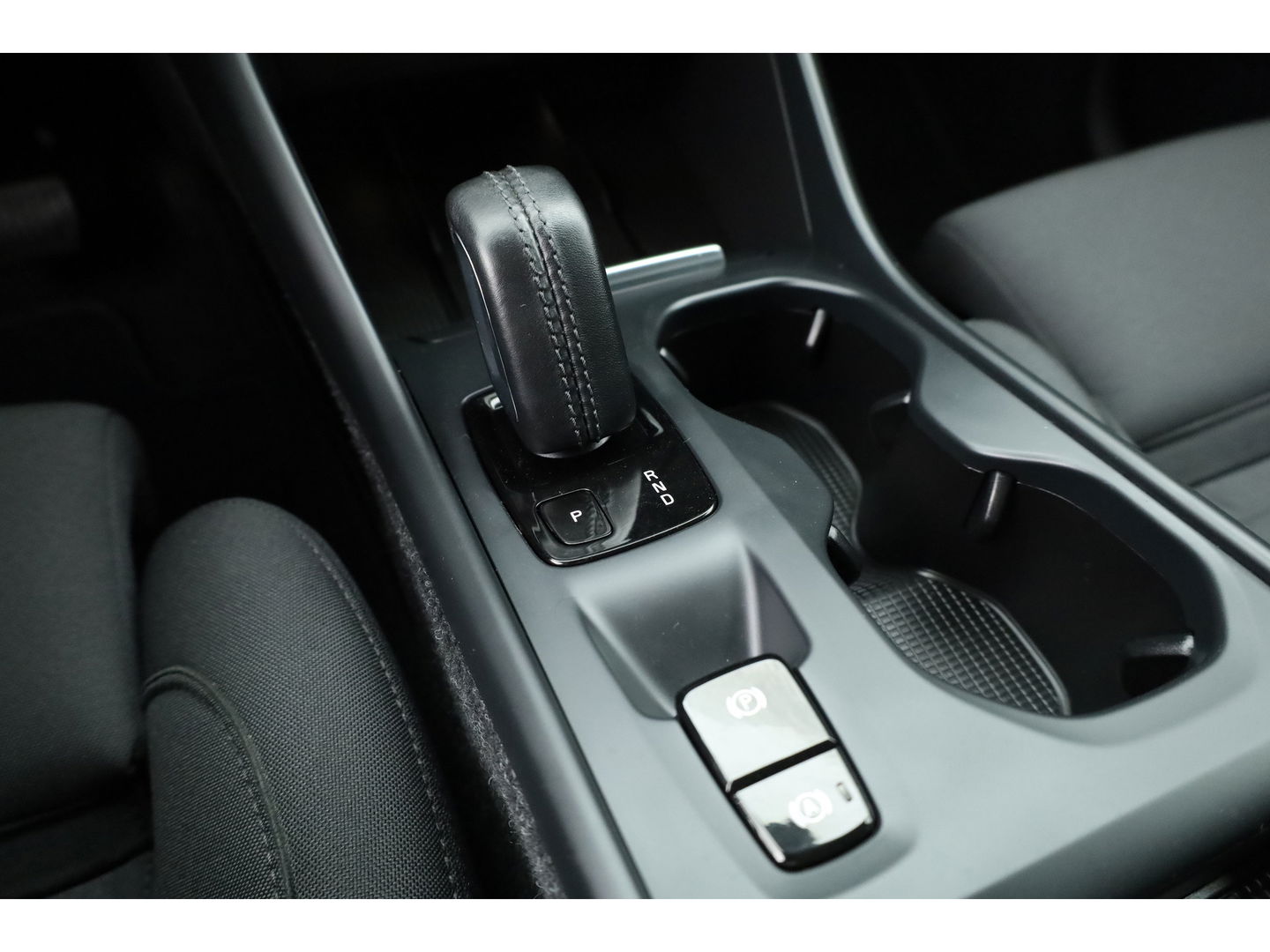 Volvo XC40 T4 Recharge R-Design Expression | Elek. Trekhaak | Pilot Assist | Camera | Stoel- Stuurverw. | Elek. Stoelen