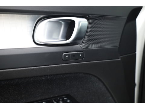 Volvo XC40 T4 Recharge R-Design Expression | Elek. Trekhaak | Pilot Assist | Camera | Stoel- Stuurverw. | Elek. Stoelen