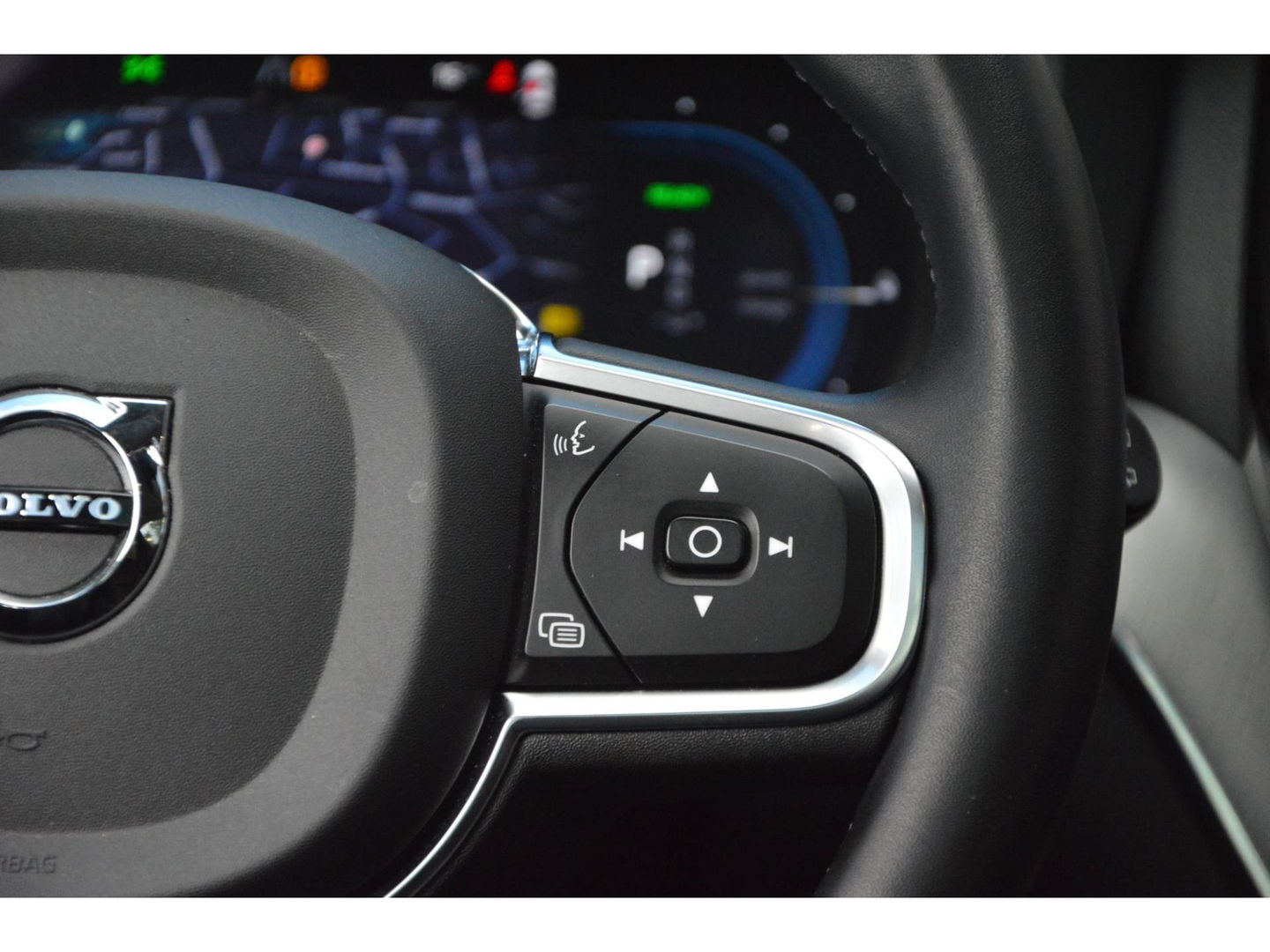 Volvo XC60 T6 Hybride AWD Inscription Long-Range | Pilot-assist | Panoramadak | Harman/Kardon | Camera | Stoel + Stuur verwarmd |