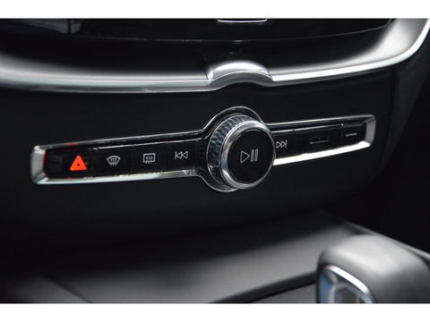 Volvo XC60 T6 Hybride AWD Inscription Long-Range | Pilot-assist | Panoramadak | Harman/Kardon | Camera | Stoel + Stuur verwarmd |