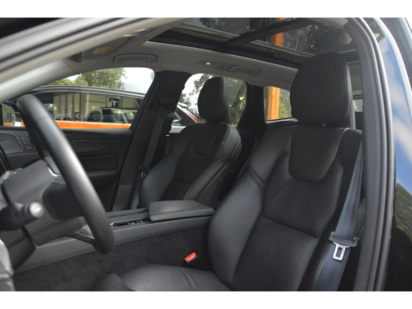Volvo XC60 T6 Hybride AWD Inscription Long-Range | Pilot-assist | Panoramadak | Harman/Kardon | Camera | Stoel + Stuur verwarmd |