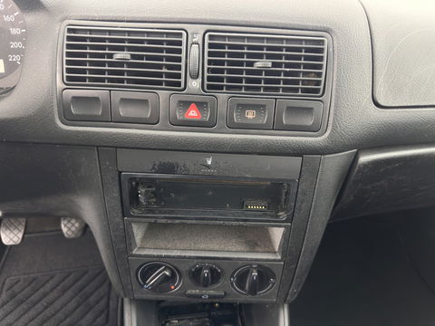 Volkswagen Golf 1.4-16V Trendline *SPORT-SEATS | TOWBAR*