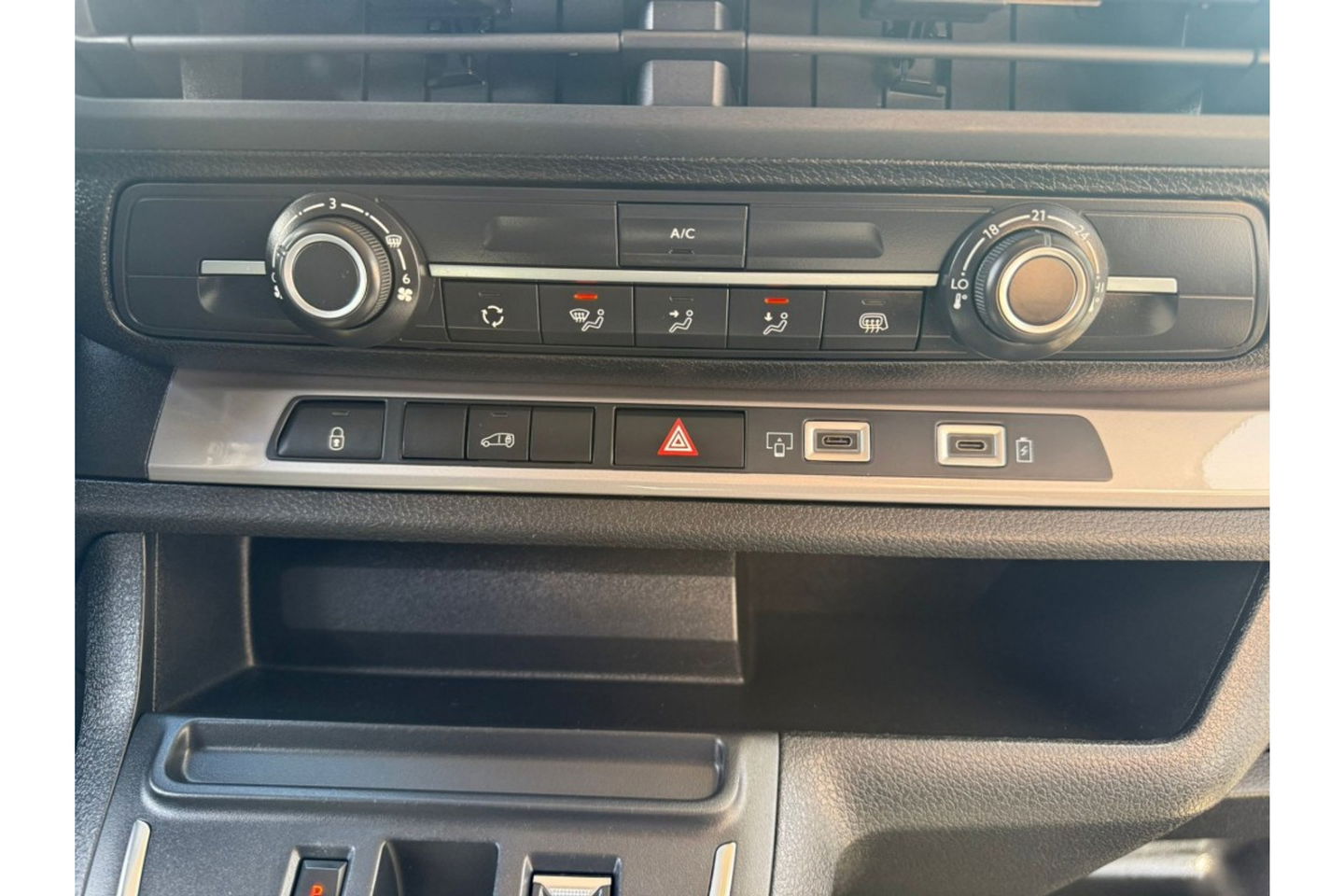Fiat Scudo 2.0D 180PK AUTOMAAT 3ZITPL AIRCO PDC-CAMERA NAVI-CARPLAY.