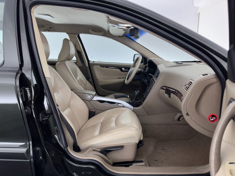 Volvo XC70 2.4D Summum AWD Aut. *LUXURY-LEATHER | ECC | HEATED-COMFORTSEATS | CRUISE | NAVIGATION | TOWBAR | 16''ALU *