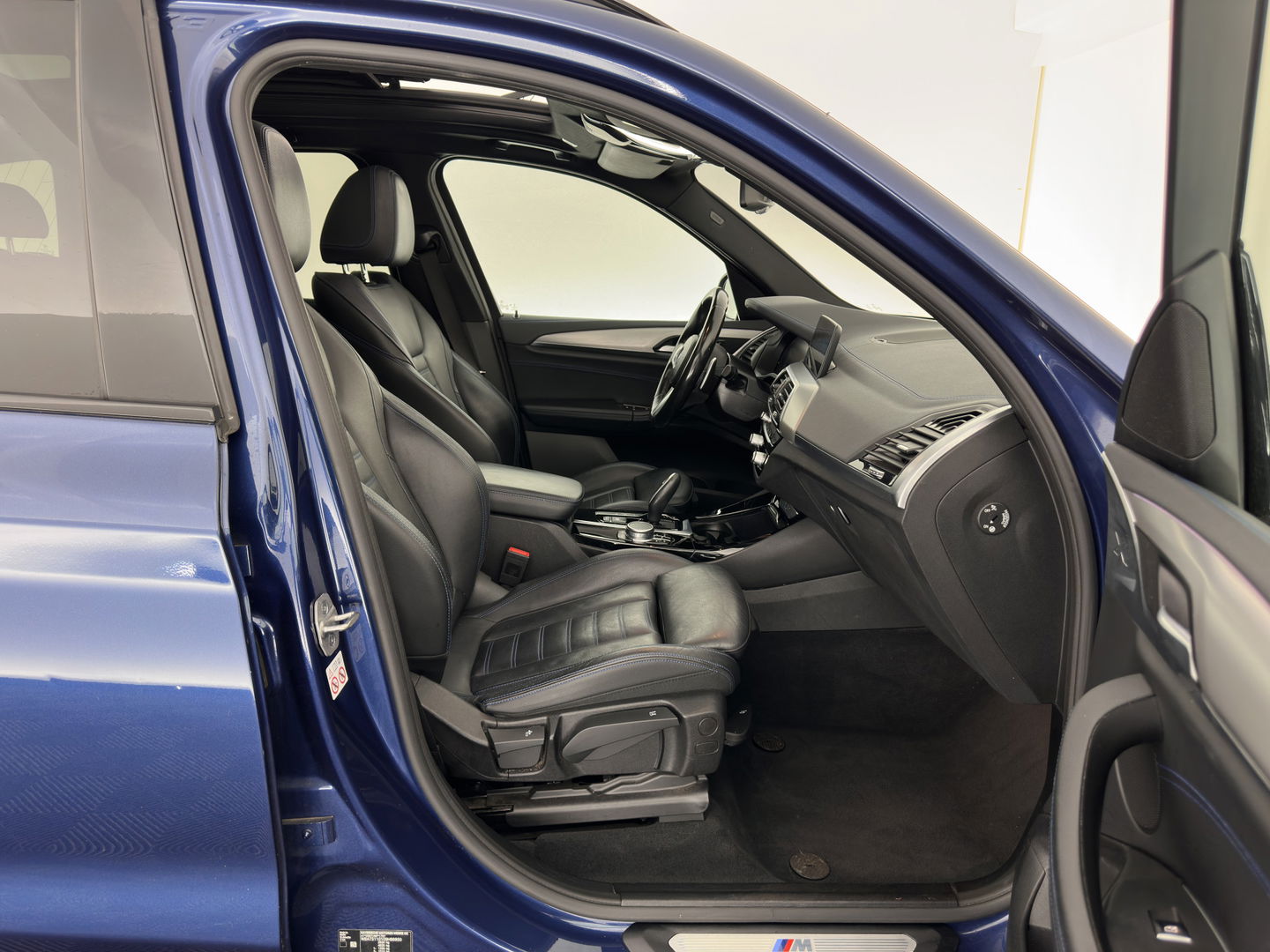 BMW X3 xDrive30e M-Sportpack Business Edition Plus (INCL-BTW) *PANO | LUXURY-LEATHER | FULL-LED | DIGI-COCKPIT | HIFI-SOUND | CARPLAY | DAB+ | HEATED-SPORTSEATS | AMBIENT-LIGHT | PRIVACY-GLASS | SHIFT-PADDLES | TOWBAR | 19''ALU*