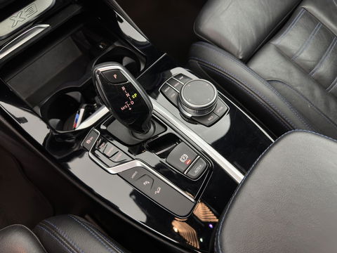BMW X3 xDrive30e M-Sportpack Business Edition Plus (INCL-BTW) *PANO | LUXURY-LEATHER | FULL-LED | DIGI-COCKPIT | HIFI-SOUND | CARPLAY | DAB+ | HEATED-SPORTSEATS | AMBIENT-LIGHT | PRIVACY-GLASS | SHIFT-PADDLES | TOWBAR | 19''ALU*