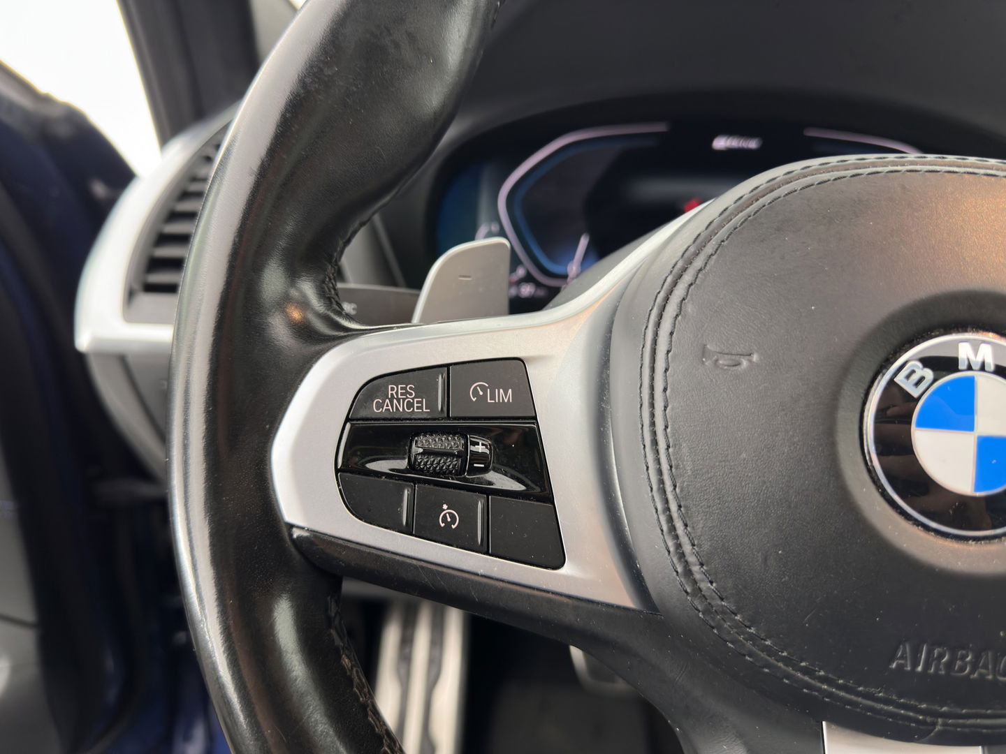 BMW X3 xDrive30e M-Sportpack Business Edition Plus (INCL-BTW) *PANO | LUXURY-LEATHER | FULL-LED | DIGI-COCKPIT | HIFI-SOUND | CARPLAY | DAB+ | HEATED-SPORTSEATS | AMBIENT-LIGHT | PRIVACY-GLASS | SHIFT-PADDLES | TOWBAR | 19''ALU*