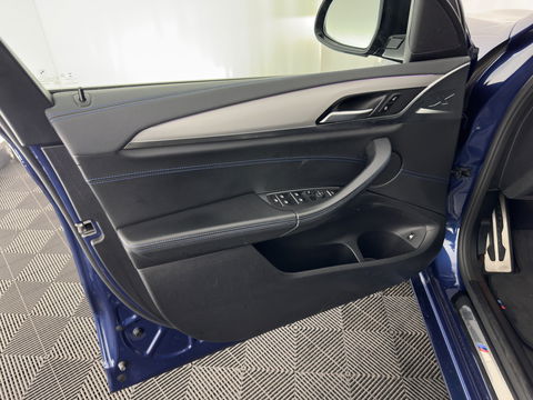 BMW X3 xDrive30e M-Sportpack Business Edition Plus (INCL-BTW) *PANO | LUXURY-LEATHER | FULL-LED | DIGI-COCKPIT | HIFI-SOUND | CARPLAY | DAB+ | HEATED-SPORTSEATS | AMBIENT-LIGHT | PRIVACY-GLASS | SHIFT-PADDLES | TOWBAR | 19''ALU*