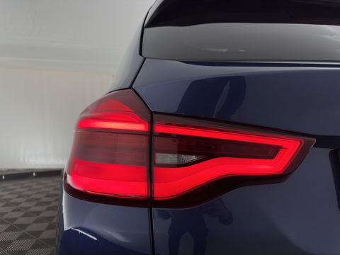 BMW X3 xDrive30e M-Sportpack Business Edition Plus (INCL-BTW) *PANO | LUXURY-LEATHER | FULL-LED | DIGI-COCKPIT | HIFI-SOUND | CARPLAY | DAB+ | HEATED-SPORTSEATS | AMBIENT-LIGHT | PRIVACY-GLASS | SHIFT-PADDLES | TOWBAR | 19''ALU*