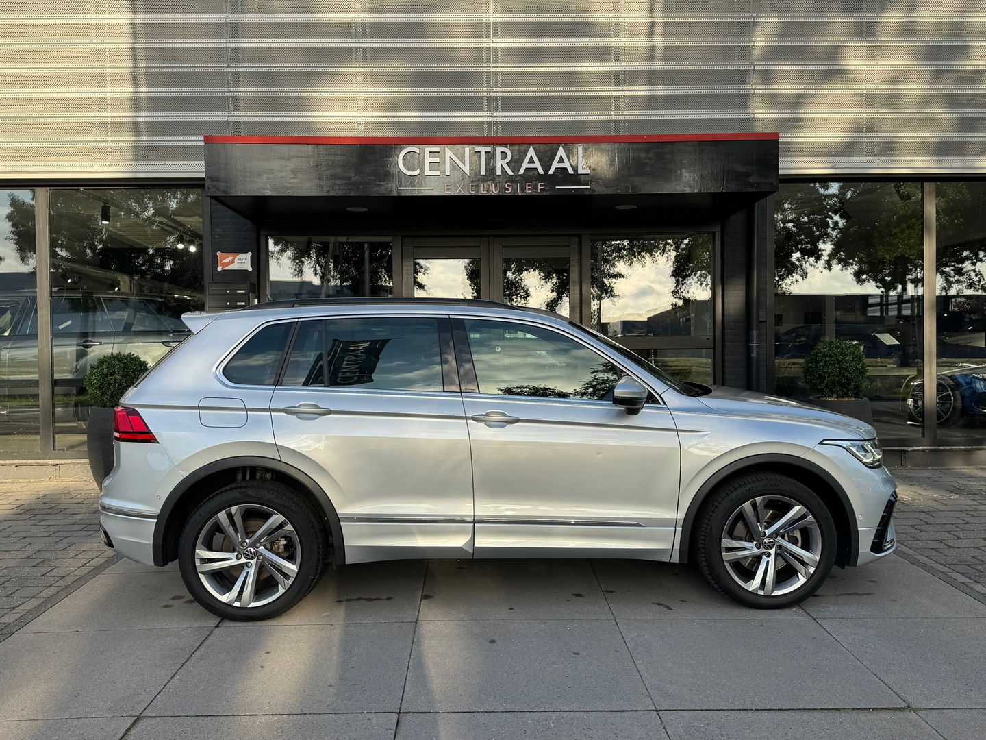 Volkswagen Tiguan 1.4 TSI eHybrid R-Line 245PK|Pano|ACC|Carplay|DCC|Camera