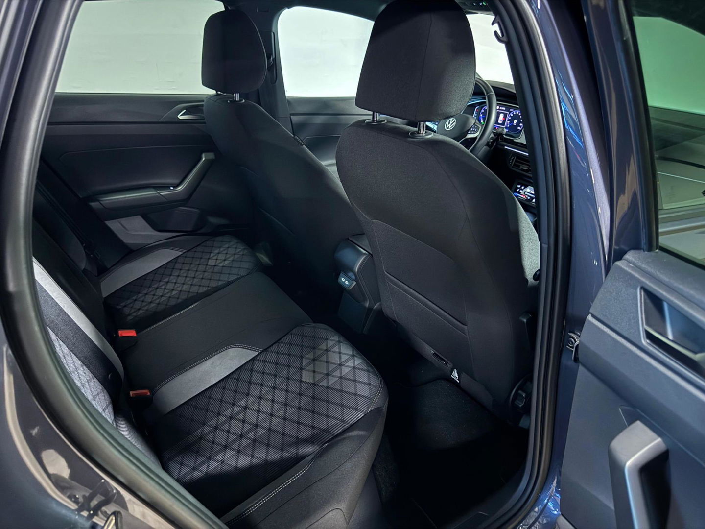 Volkswagen Taigo 1.5 TSI R-Line PANO KEYLESS VOL'