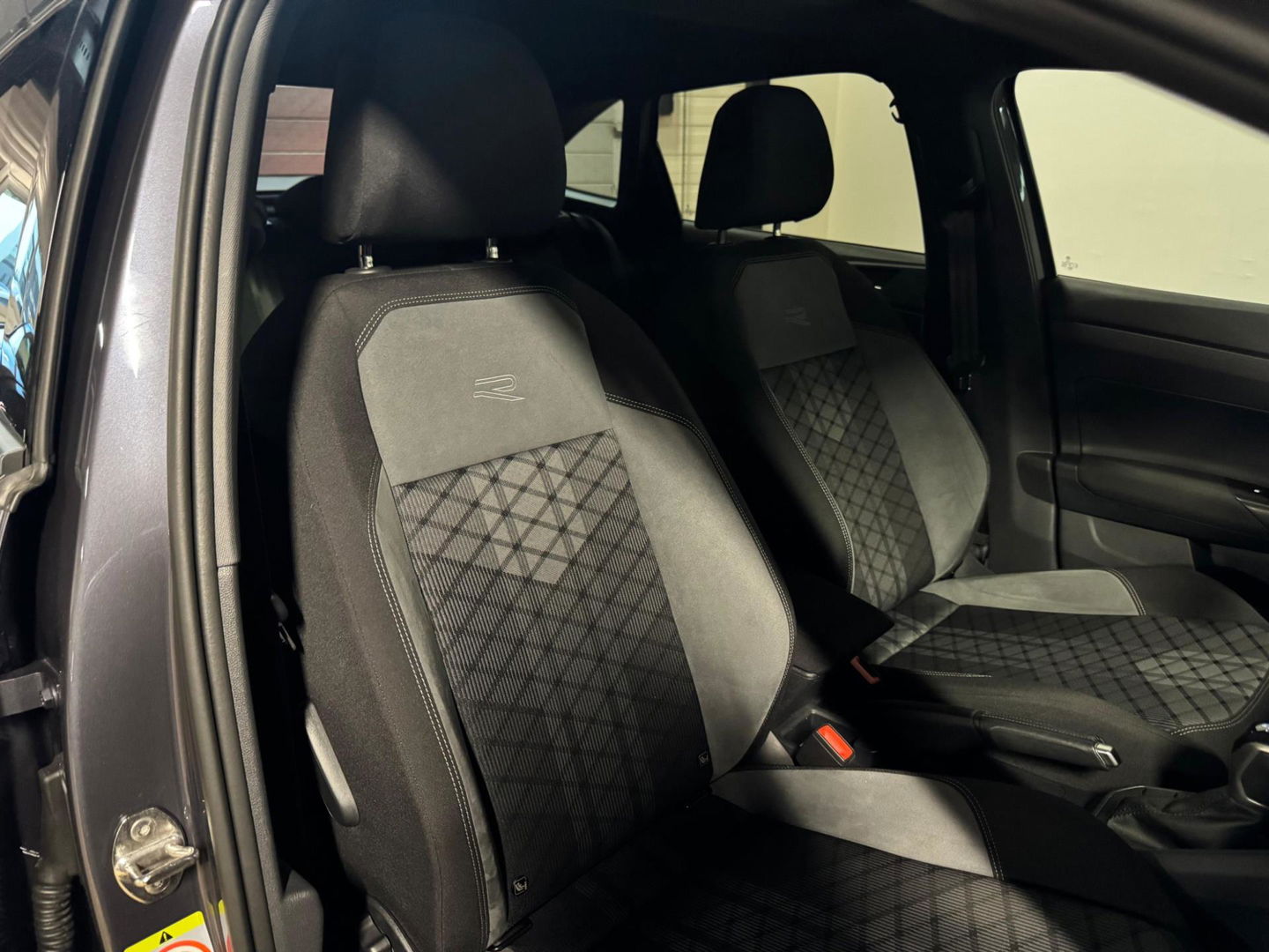 Volkswagen Taigo 1.5 TSI R-Line PANO KEYLESS VOL'