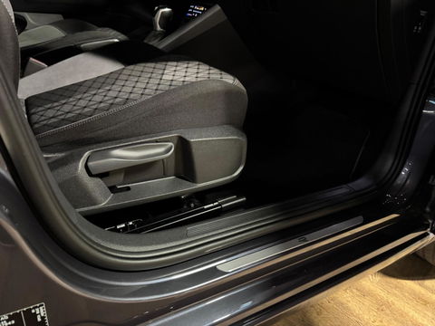 Volkswagen Taigo 1.5 TSI R-Line PANO KEYLESS VOL'
