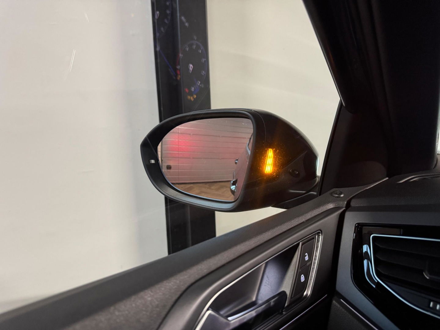 Volkswagen Taigo 1.5 TSI R-Line PANO KEYLESS VOL'