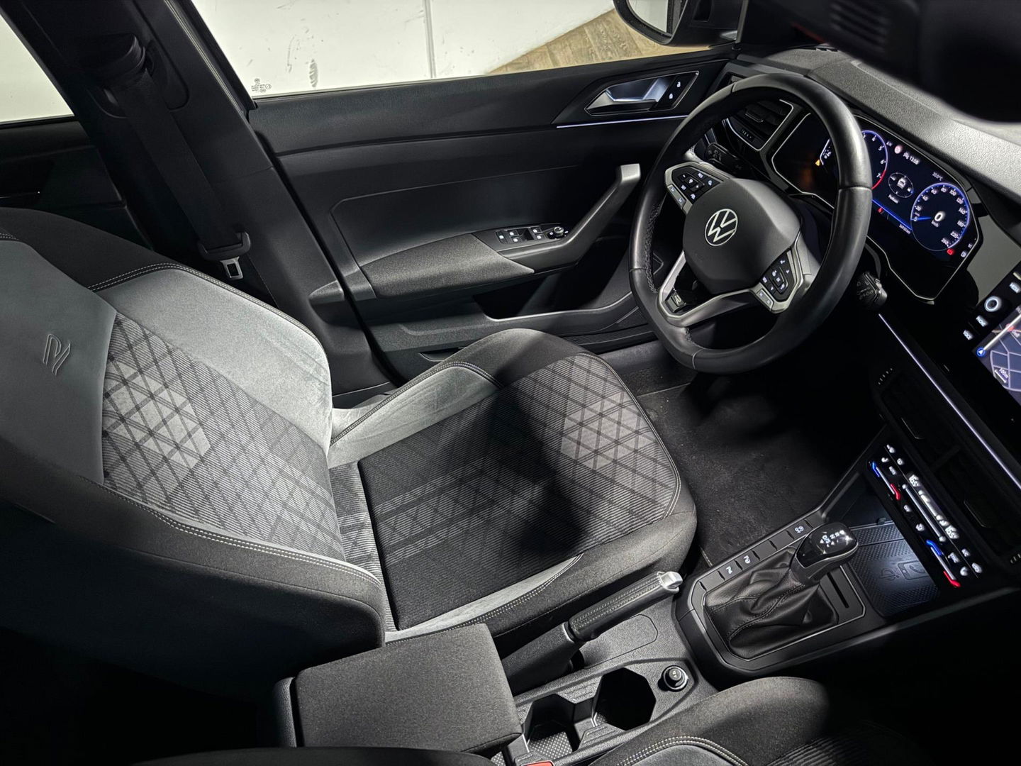 Volkswagen Taigo 1.5 TSI R-Line PANO KEYLESS VOL'