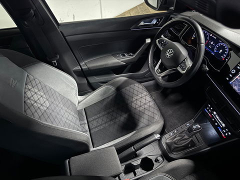 Volkswagen Taigo 1.5 TSI R-Line PANO KEYLESS VOL'