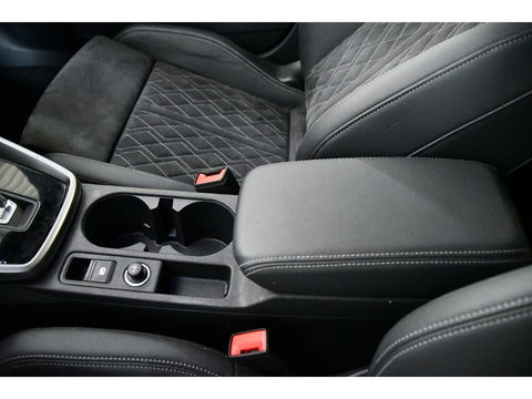 Audi A3 Sportback 40TFSI e Business S-line, Panoramadak, Applecarplay