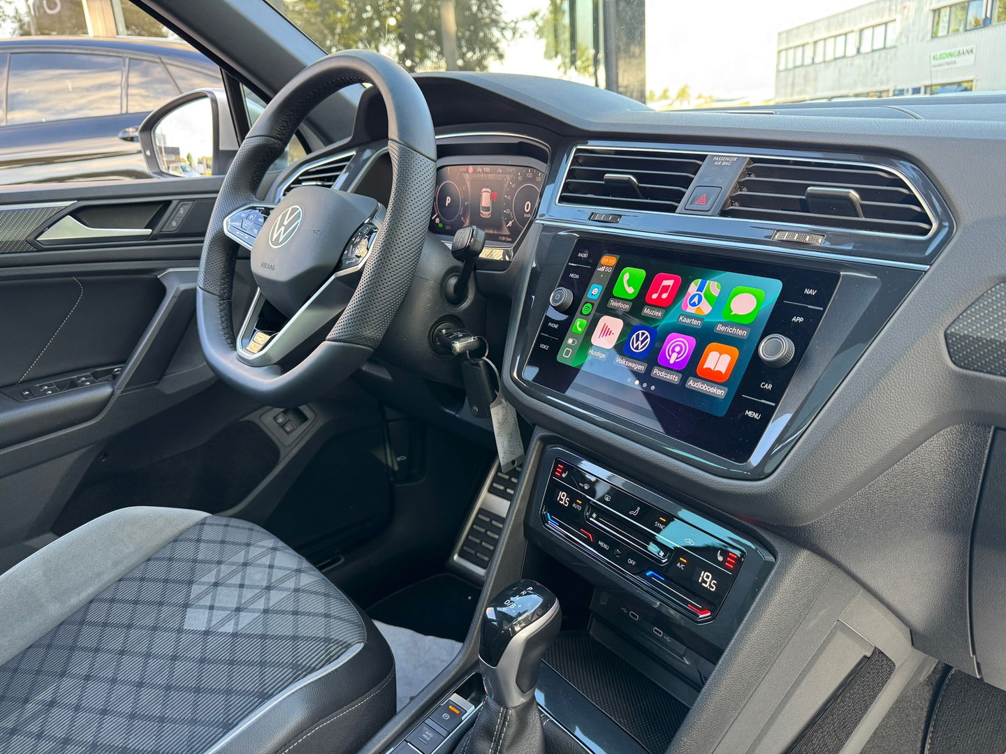Volkswagen Tiguan 1.4 TSI eHybrid R-Line 245PK|Pano|ACC|Carplay|DCC|Camera