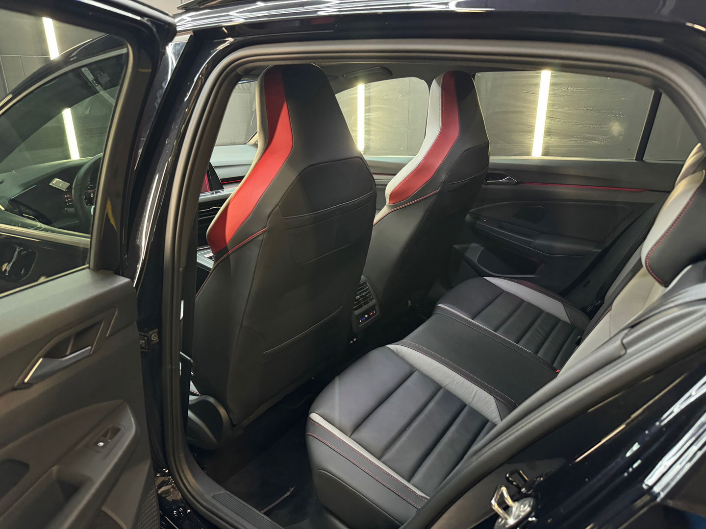 Volkswagen Golf 2.0 TSI GTI Pano|IQ|HuD|H/K|Memory|Trekhaak