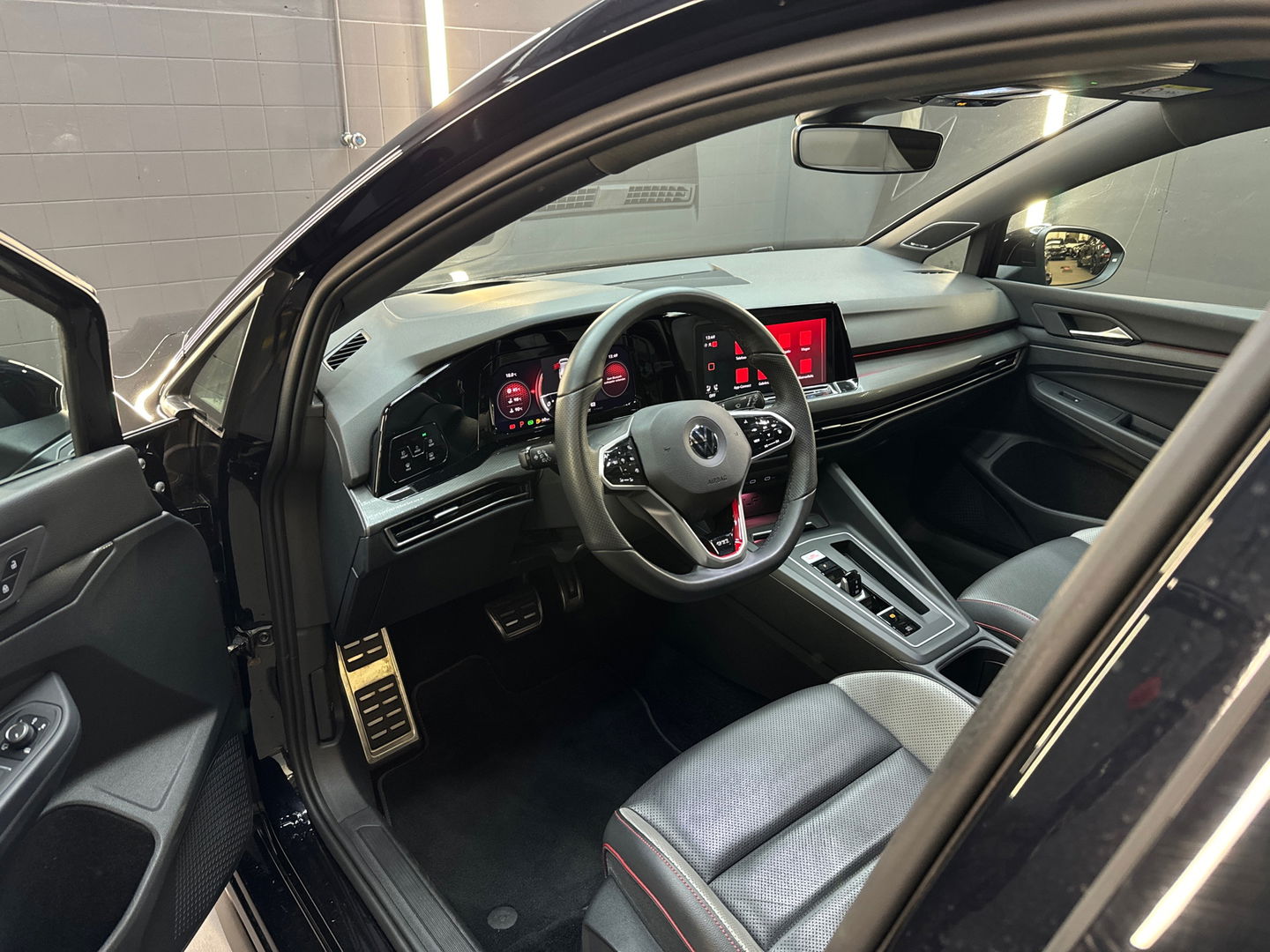 Volkswagen Golf 2.0 TSI GTI Pano|IQ|HuD|H/K|Memory|Trekhaak