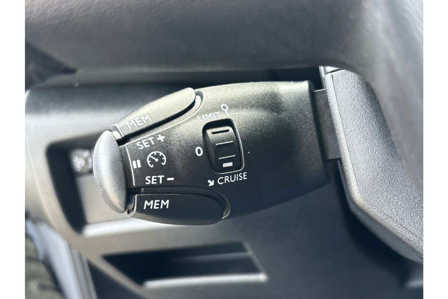 Citroën C5 Aircross 1.2 PURETECH FEEL PACK AIRCO NAVI CARPLAY PDC-CAMERA.