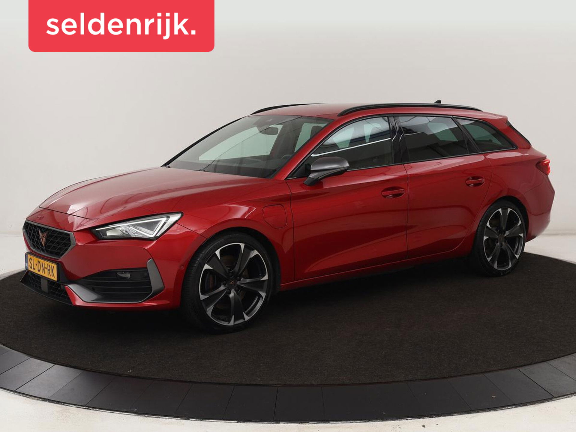 CUPRA Leon Sportstourer 1.4 TSI eHybrid PHEV VZ | Trekhaak Wegklapbaar | Stuurverwarming | Full LED | Camera | Stoelverwarming | Apple Carplay