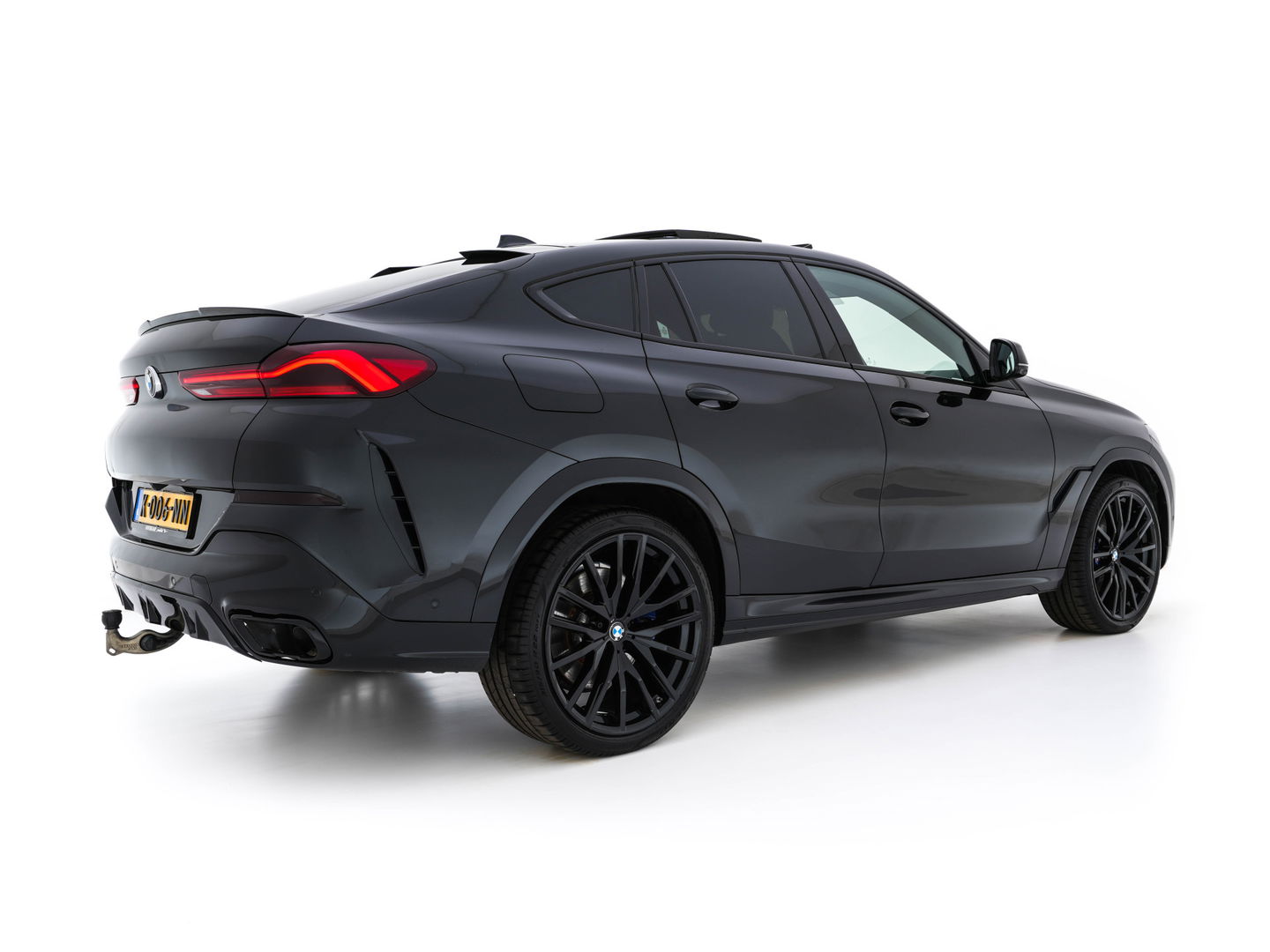 BMW X6 M50d High Executive AWD (INCL-BTW) Aut. *PANO | HEAD-UP | LASER-LIGHT | LUXURY-LEATHER | ADAPTIVE-CRUISE | SOFT-CLOSE | HARMAN/KARDON | BLIND-SPOT | MEMORY-PACK | BMW-INDIVIDUAL | HEATED-SPORTSEATS | TOP-VIEW | TOWB