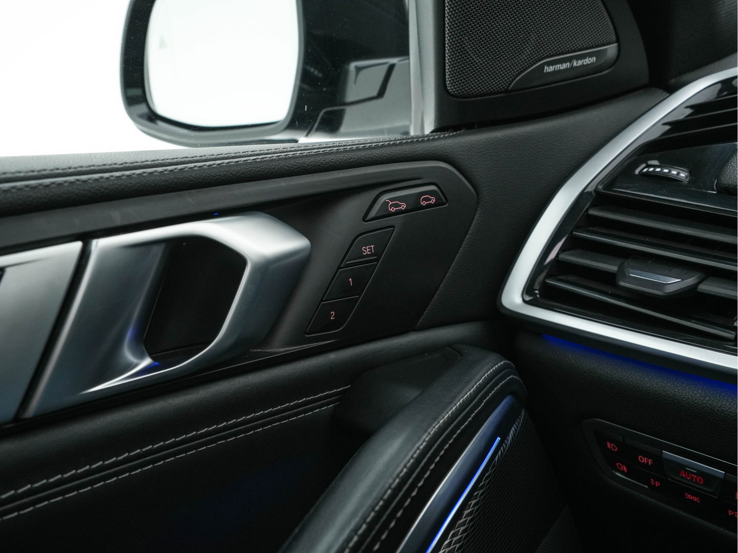 BMW X6 M50d High Executive AWD (INCL-BTW) Aut. *PANO | HEAD-UP | LASER-LIGHT | LUXURY-LEATHER | ADAPTIVE-CRUISE | SOFT-CLOSE | HARMAN/KARDON | BLIND-SPOT | MEMORY-PACK | BMW-INDIVIDUAL | HEATED-SPORTSEATS | TOP-VIEW | TOWB