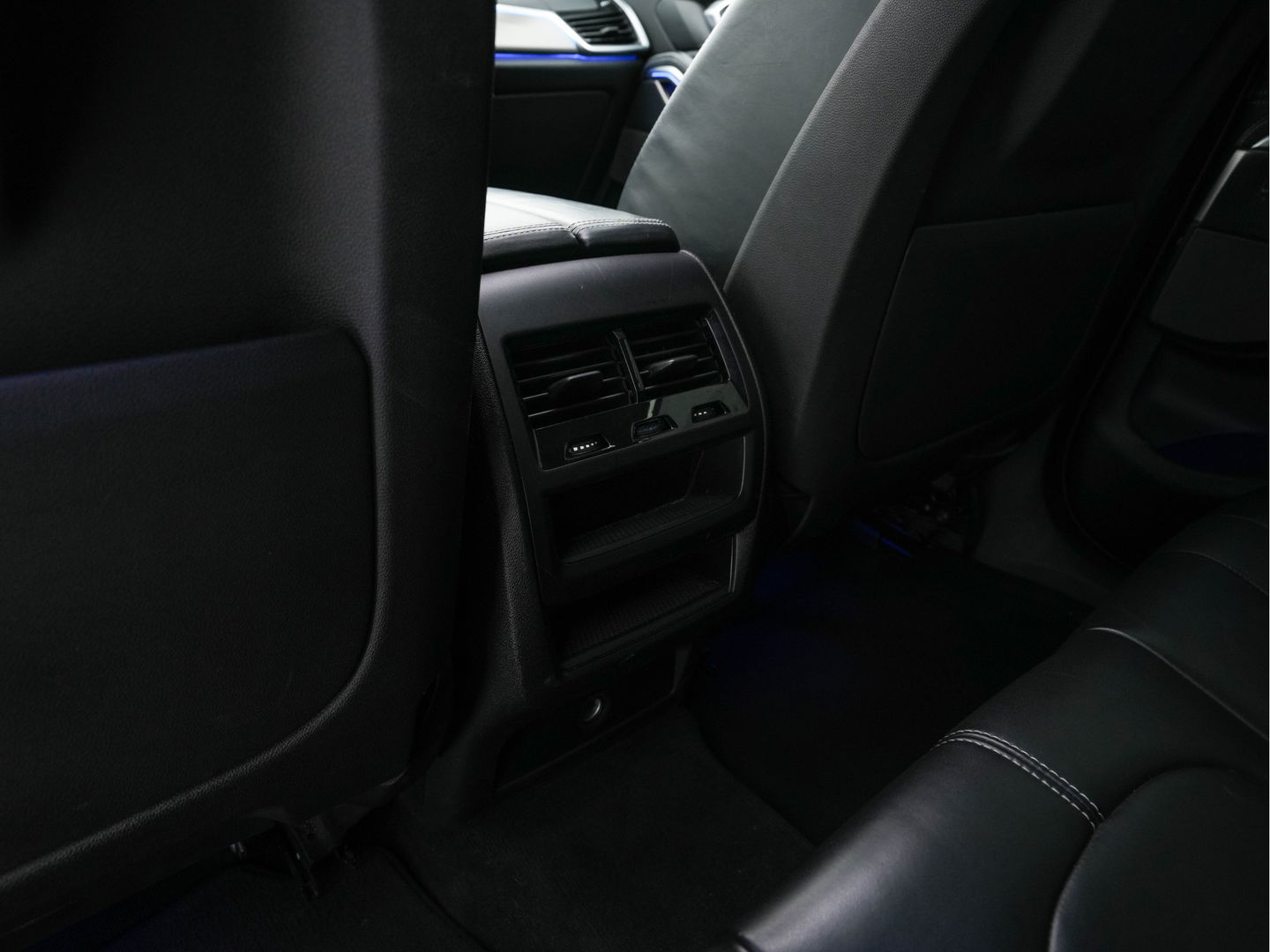 BMW X6 M50d High Executive AWD (INCL-BTW) Aut. *PANO | HEAD-UP | LASER-LIGHT | LUXURY-LEATHER | ADAPTIVE-CRUISE | SOFT-CLOSE | HARMAN/KARDON | BLIND-SPOT | MEMORY-PACK | BMW-INDIVIDUAL | HEATED-SPORTSEATS | TOP-VIEW | TOWB