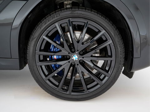 BMW X6 M50d High Executive AWD (INCL-BTW) Aut. *PANO | HEAD-UP | LASER-LIGHT | LUXURY-LEATHER | ADAPTIVE-CRUISE | SOFT-CLOSE | HARMAN/KARDON | BLIND-SPOT | MEMORY-PACK | BMW-INDIVIDUAL | HEATED-SPORTSEATS | TOP-VIEW | TOWB
