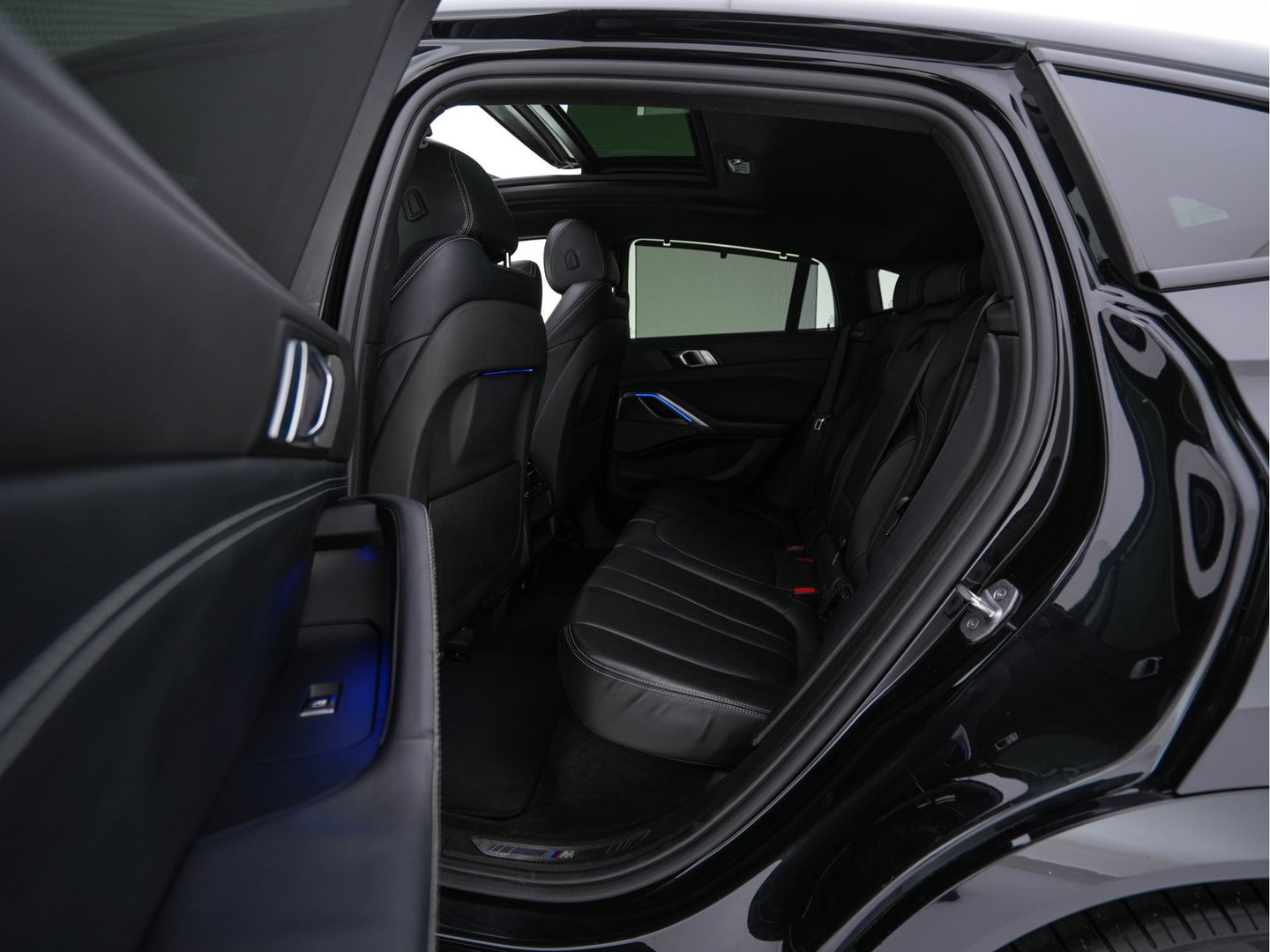 BMW X6 M50d High Executive AWD (INCL-BTW) Aut. *PANO | HEAD-UP | LASER-LIGHT | LUXURY-LEATHER | ADAPTIVE-CRUISE | SOFT-CLOSE | HARMAN/KARDON | BLIND-SPOT | MEMORY-PACK | BMW-INDIVIDUAL | HEATED-SPORTSEATS | TOP-VIEW | TOWB
