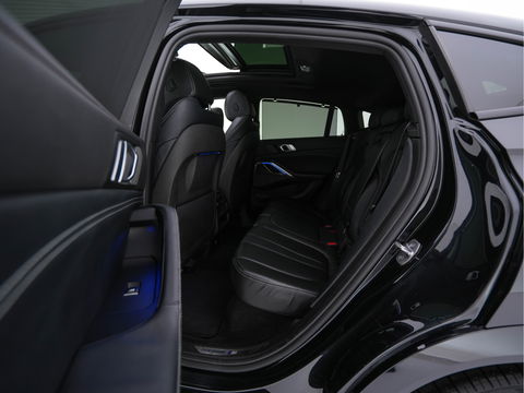 BMW X6 M50d High Executive AWD (INCL-BTW) Aut. *PANO | HEAD-UP | LASER-LIGHT | LUXURY-LEATHER | ADAPTIVE-CRUISE | SOFT-CLOSE | HARMAN/KARDON | BLIND-SPOT | MEMORY-PACK | BMW-INDIVIDUAL | HEATED-SPORTSEATS | TOP-VIEW | TOWB