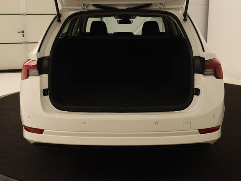 Škoda Octavia 1.4 TSI iV PHEV Business Edition | Stoelverwarming | Carplay | Full LED | Keyless | Sfeerverlichting | Digital Cockpit | Climate control | Cruise control | Parkeerhulp | Plug In