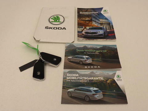 Škoda Octavia 1.4 TSI iV PHEV Business Edition | Stoelverwarming | Carplay | Full LED | Keyless | Sfeerverlichting | Digital Cockpit | Climate control | Cruise control | Parkeerhulp | Plug In