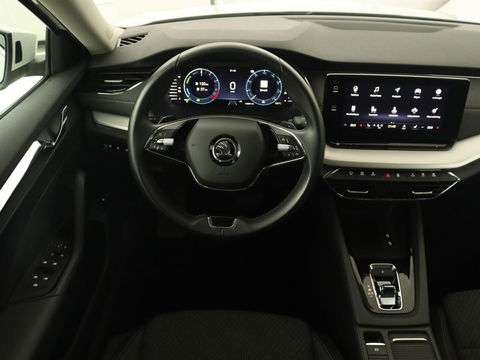 Škoda Octavia 1.4 TSI iV PHEV Business Edition | Stoelverwarming | Carplay | Full LED | Keyless | Sfeerverlichting | Digital Cockpit | Climate control | Cruise control | Parkeerhulp | Plug In