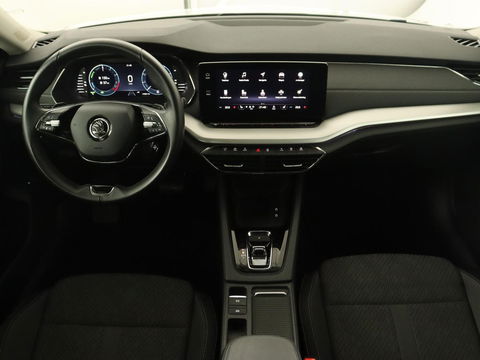 Škoda Octavia 1.4 TSI iV PHEV Business Edition | Stoelverwarming | Carplay | Full LED | Keyless | Sfeerverlichting | Digital Cockpit | Climate control | Cruise control | Parkeerhulp | Plug In