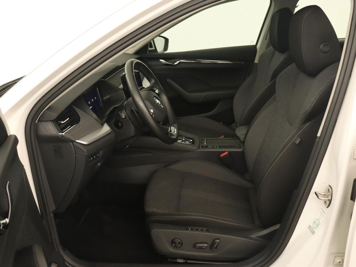 Škoda Octavia 1.4 TSI iV PHEV Business Edition | Stoelverwarming | Carplay | Full LED | Keyless | Sfeerverlichting | Digital Cockpit | Climate control | Cruise control | Parkeerhulp | Plug In
