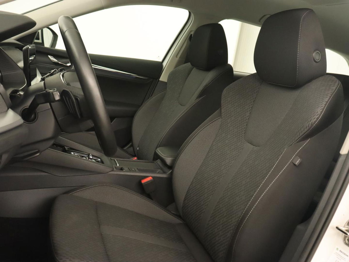 Škoda Octavia 1.4 TSI iV PHEV Business Edition | Stoelverwarming | Carplay | Full LED | Keyless | Sfeerverlichting | Digital Cockpit | Climate control | Cruise control | Parkeerhulp | Plug In