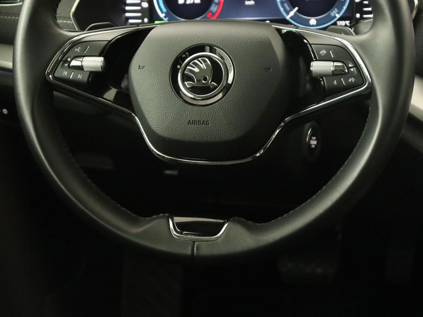 Škoda Octavia 1.4 TSI iV PHEV Business Edition | Stoelverwarming | Carplay | Full LED | Keyless | Sfeerverlichting | Digital Cockpit | Climate control | Cruise control | Parkeerhulp | Plug In