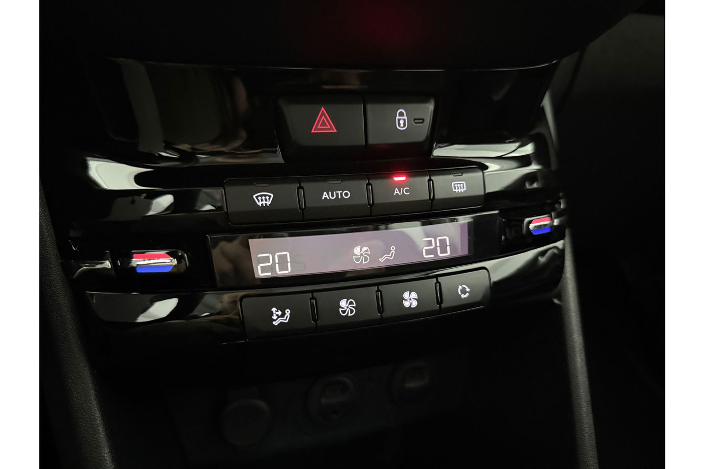 Peugeot 208 1.2 VTi Envy | Clima | Cruise | Navigatie | Parkeersensoren