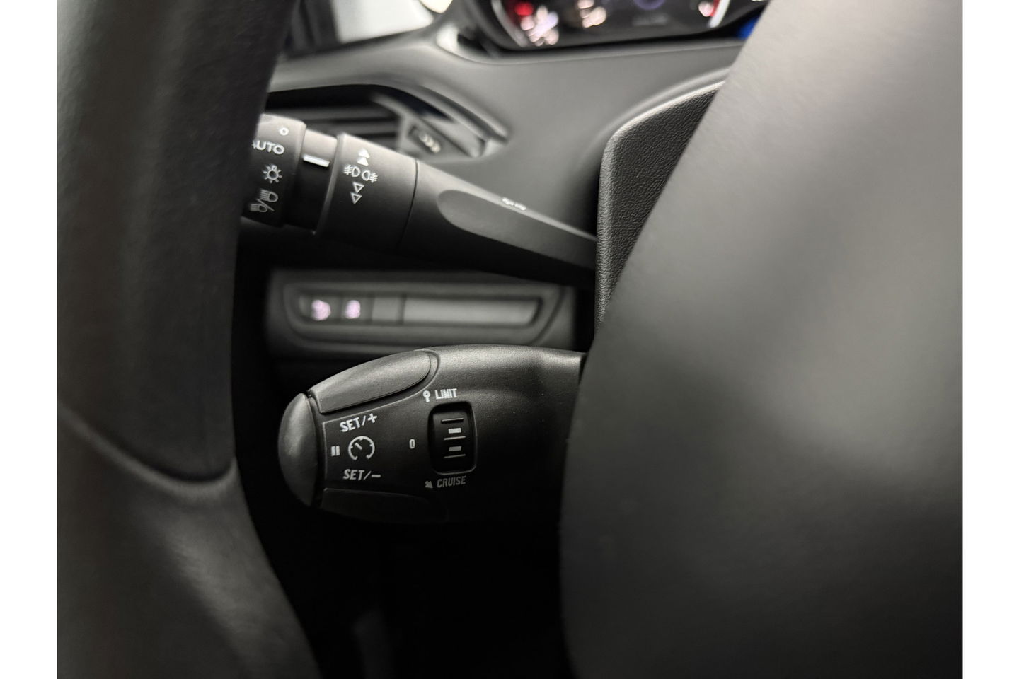 Peugeot 208 1.2 VTi Envy | Clima | Cruise | Navigatie | Parkeersensoren