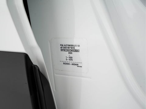 Citroën Ë-C4 Shine 50 kWh [ 3-Fase ] Aut *HEAD-UP | FULL-LED | LEATHER-MICROFIBRE | CAMERA | DIGI-COCKPIT | NAVI-FULLMAP | KEYLESS | COMFORT-SEATS | ECC | LANE-ASSIST | PDC | CCS-FASTLOADER | CRUISE | CARPLAY | 18''ALU*