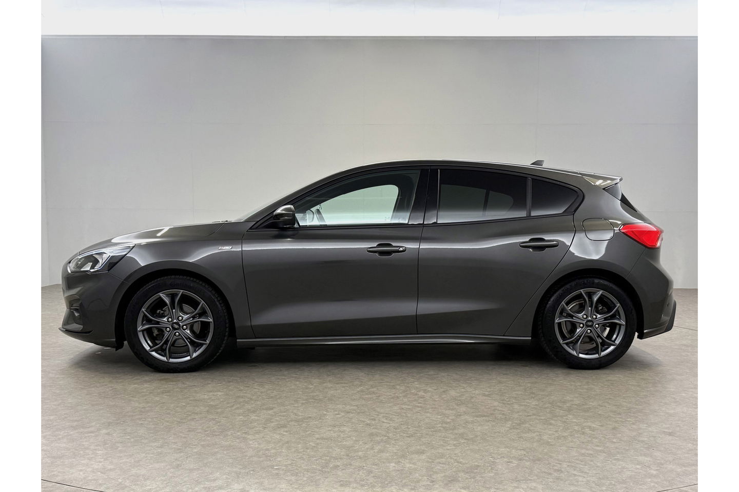 Ford Focus 1.0 EcoBoost ST Line Business | LED | Carplay | Clima | Cruise | Navigatie | Parkeersens. | 17''LMV