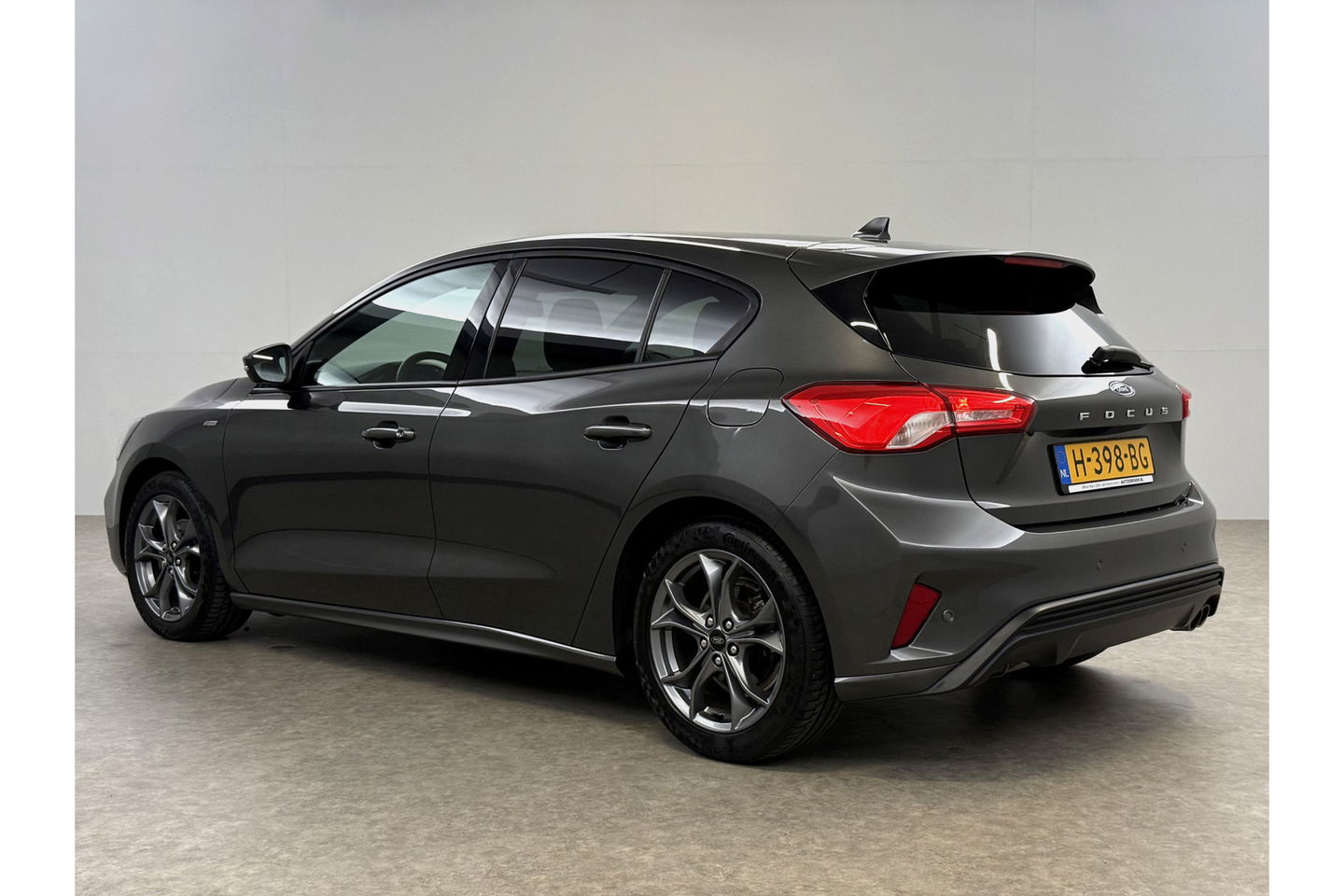 Ford Focus 1.0 EcoBoost ST Line Business | LED | Carplay | Clima | Cruise | Navigatie | Parkeersens. | 17''LMV