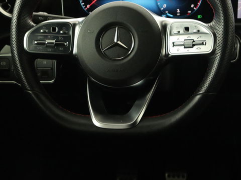 Mercedes-Benz A-Klasse 180 Business Solution AMG | Panoramadak | Stoelverwarming | Leder/Alcantara | Navigatie | Park Assist | Camera | Widescreen | Full LED