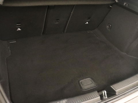 Mercedes-Benz A-Klasse 180 Business Solution AMG | Panoramadak | Stoelverwarming | Leder/Alcantara | Navigatie | Park Assist | Camera | Widescreen | Full LED