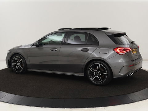 Mercedes-Benz A-Klasse 180 Business Solution AMG | Panoramadak | Stoelverwarming | Leder/Alcantara | Navigatie | Park Assist | Camera | Widescreen | Full LED