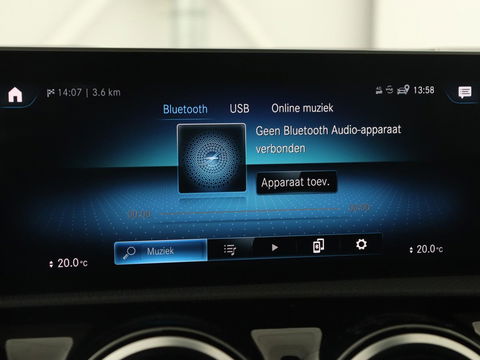 Mercedes-Benz A-Klasse 180 Business Solution AMG | Panoramadak | Stoelverwarming | Leder/Alcantara | Navigatie | Park Assist | Camera | Widescreen | Full LED