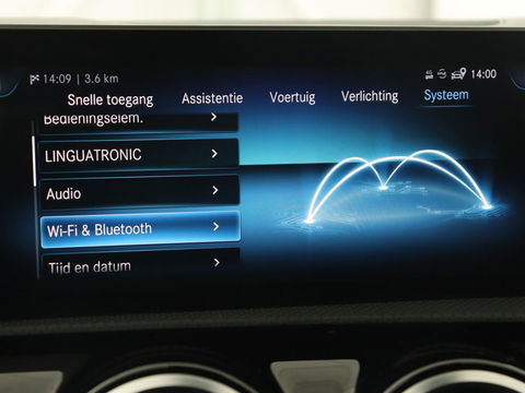 Mercedes-Benz A-Klasse 180 Business Solution AMG | Panoramadak | Stoelverwarming | Leder/Alcantara | Navigatie | Park Assist | Camera | Widescreen | Full LED