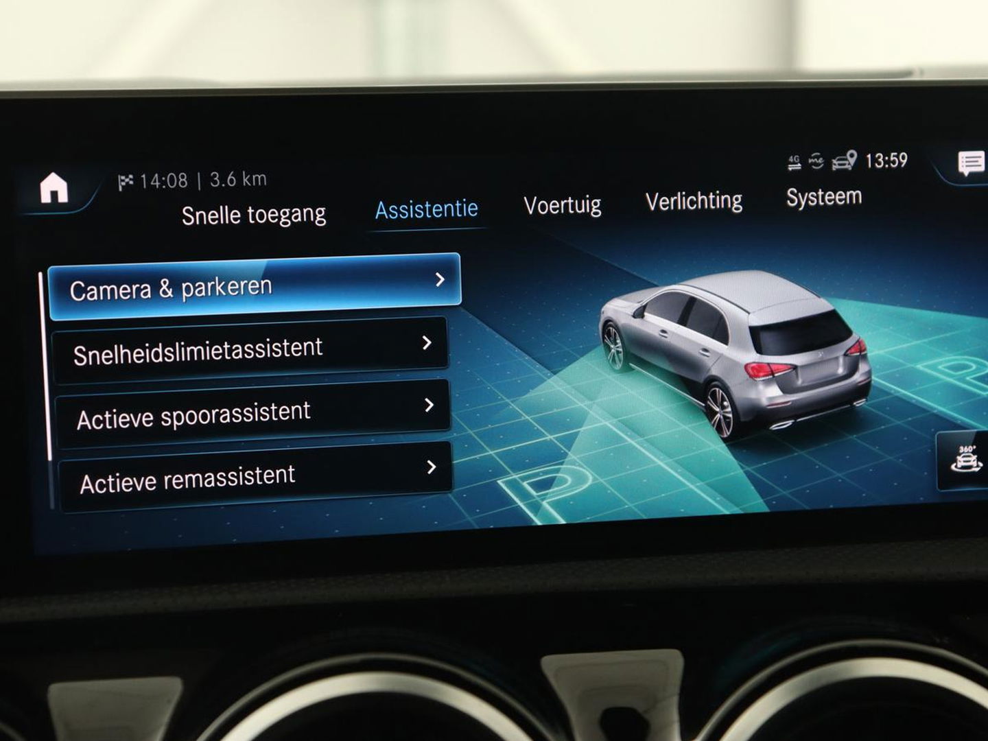 Mercedes-Benz A-Klasse 180 Business Solution AMG | Panoramadak | Stoelverwarming | Leder/Alcantara | Navigatie | Park Assist | Camera | Widescreen | Full LED